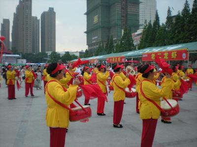 鑼鼓喧天展雄風(fēng)，文化策劃鑄精魂——記合肥金馬車文化傳播工作室的特色服務(wù)